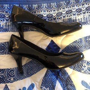 Black heels- shiny